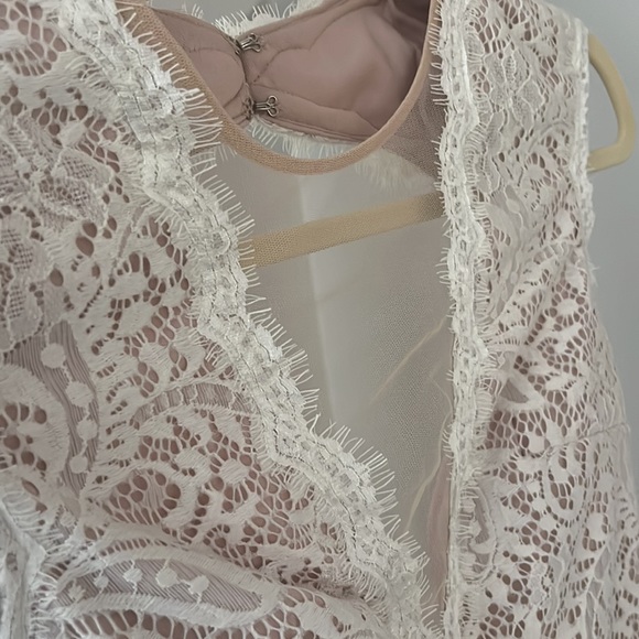 Aqua Dresses Lace Dress - Picture 4 of 13